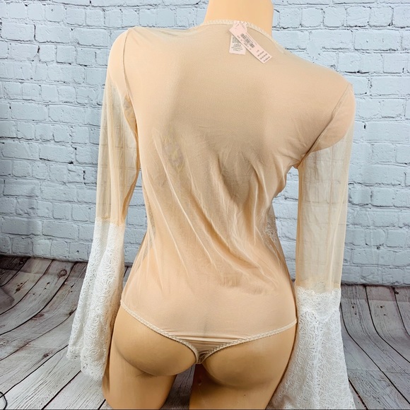 Victoria’s Secret Boho Chantilly Lace Bodysuit - Picture 7 of 7